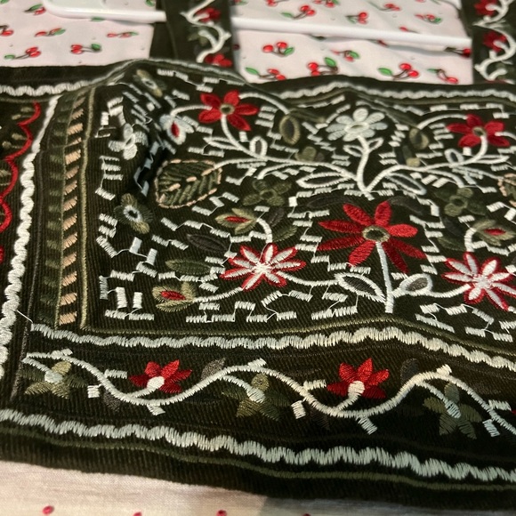 ALYA brand embroidered bra top in forest green. Size small. - Picture 2 of 7